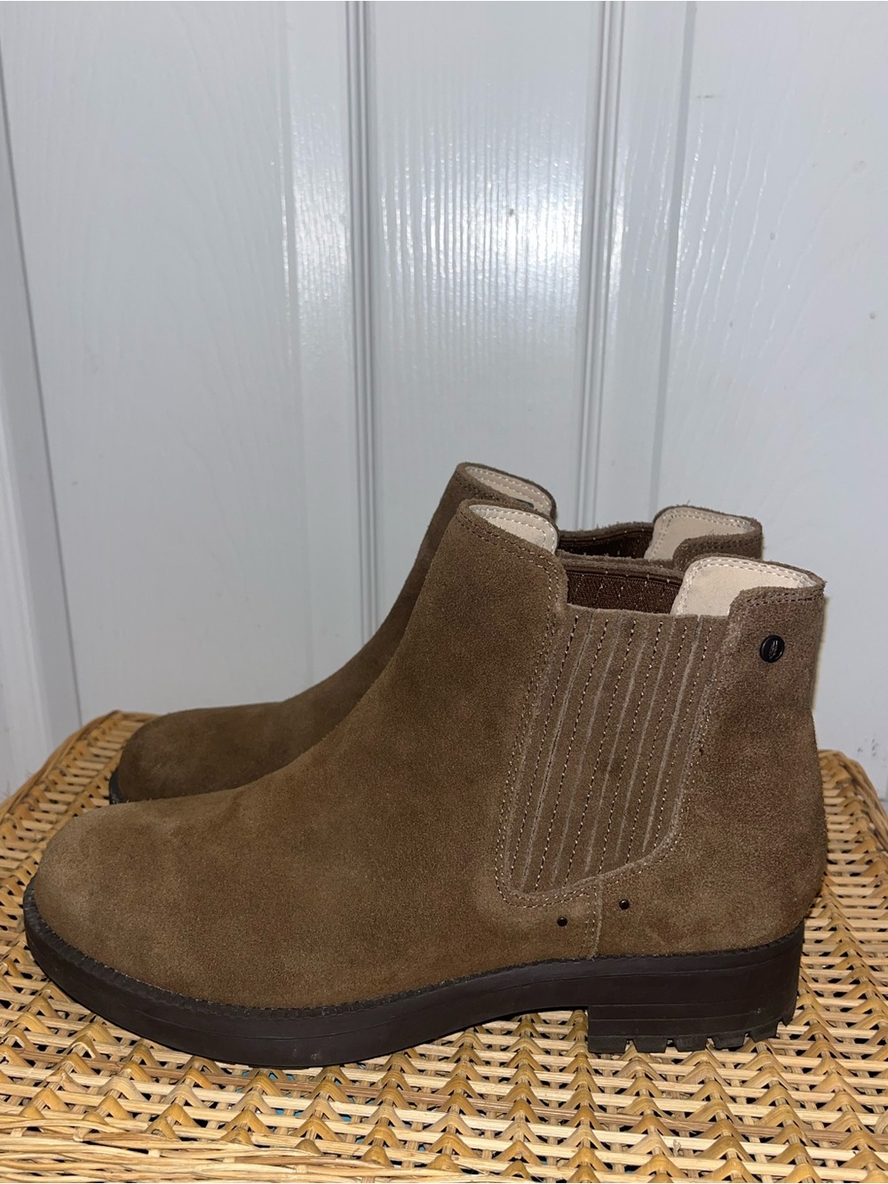 REVITALIGN Kodiak Bluff water-resistant suede Chelsea boots in Bison